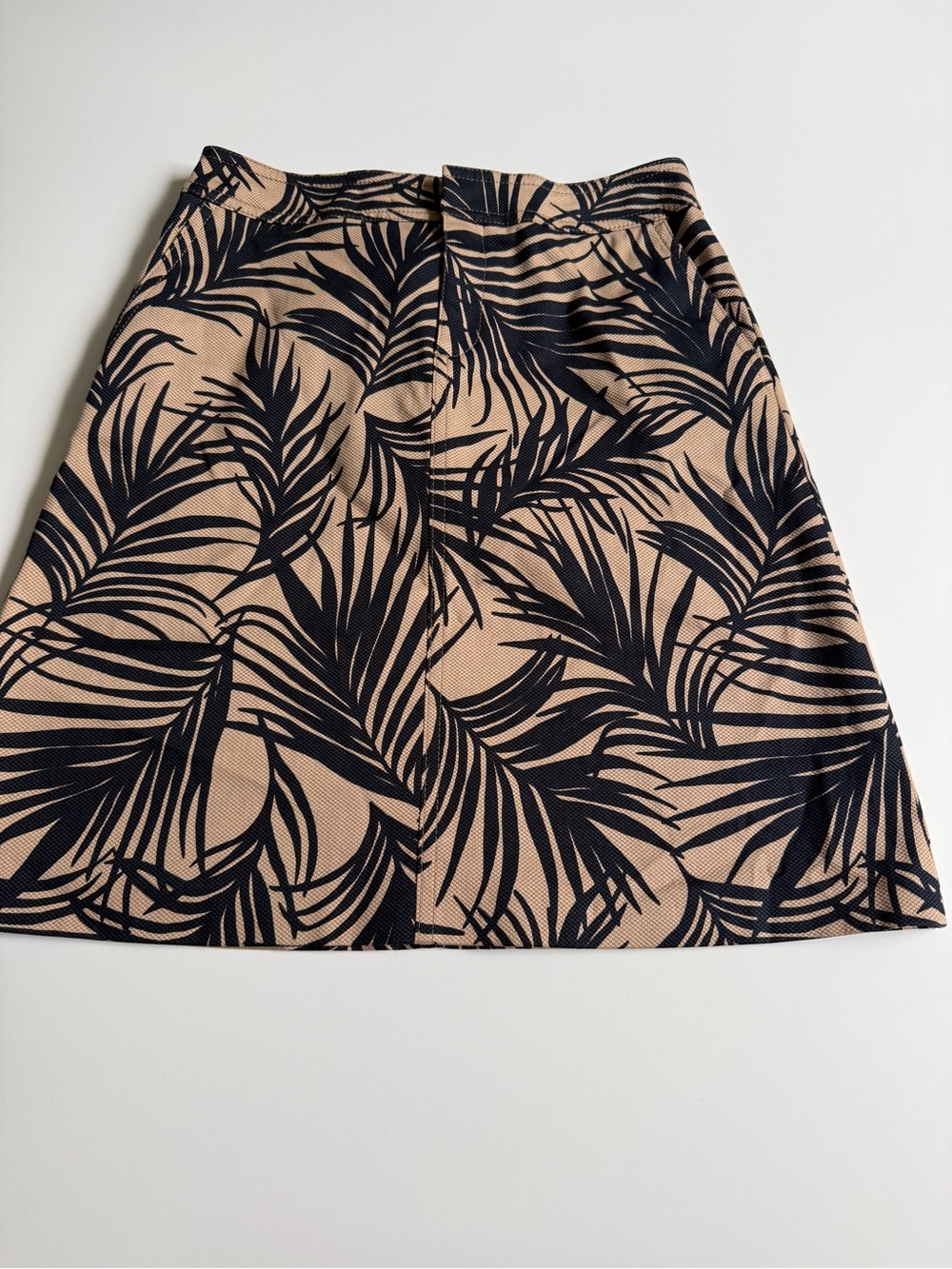 Hugo BOSS Women's Beige and Black Tropical Palm Leaf Print A-Line Skirt- Size 6